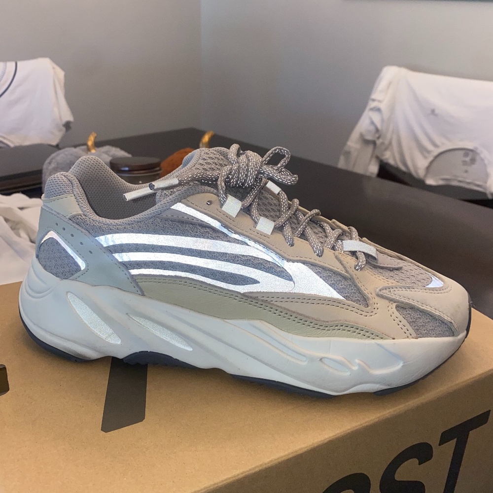 Adidas Yeezy Boost 700 V2 cream